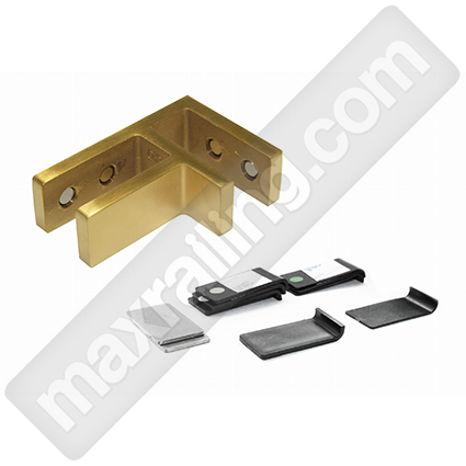 Styklodyrjach gold zlaten sateniran mejdu stykla. Златен станиран стъклодържач между две стъкла